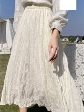 Gorgeous cream crinkle flair skirt
